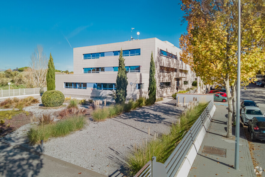 Bureau dans Las Rozas de Madrid, Madrid à louer - Photo de l’immeuble – Image 2 sur 2