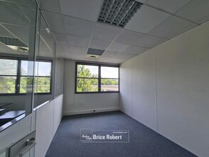 Bureau dans Saint-Genis-Laval à louer Photo intérieure– Image 2 sur 5