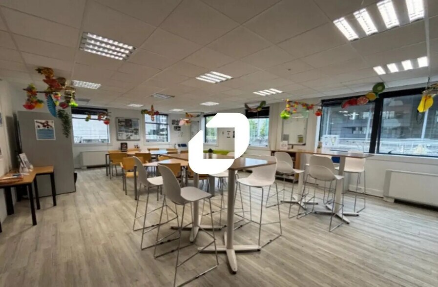 Bureau dans Grenoble à louer - Photo de l’immeuble – Image 1 sur 6