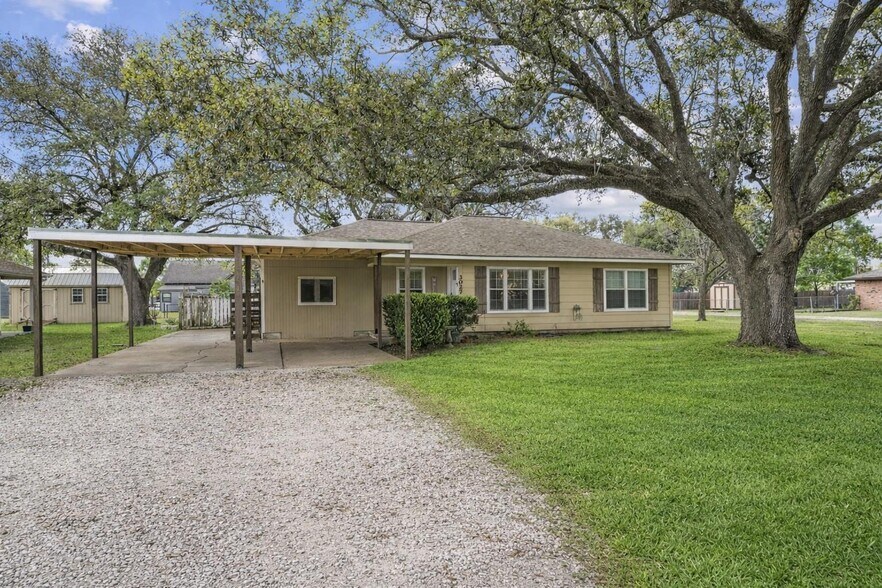 3027 Poppy St, Needville, TX à vendre - Photo de l’immeuble – Image 2 sur 36