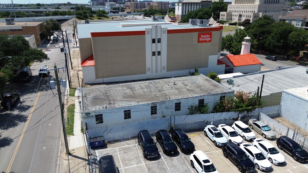 1012 Florence St, Fort Worth, TX à louer - Photo de l’immeuble – Image 1 sur 11