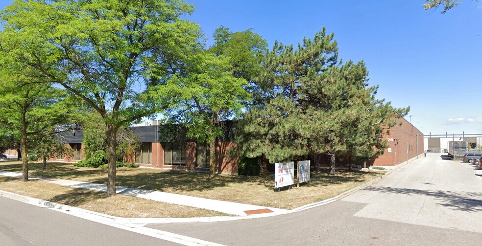 26 Claireville Dr, Toronto, ON à louer - Photo de l’immeuble – Image 3 sur 8