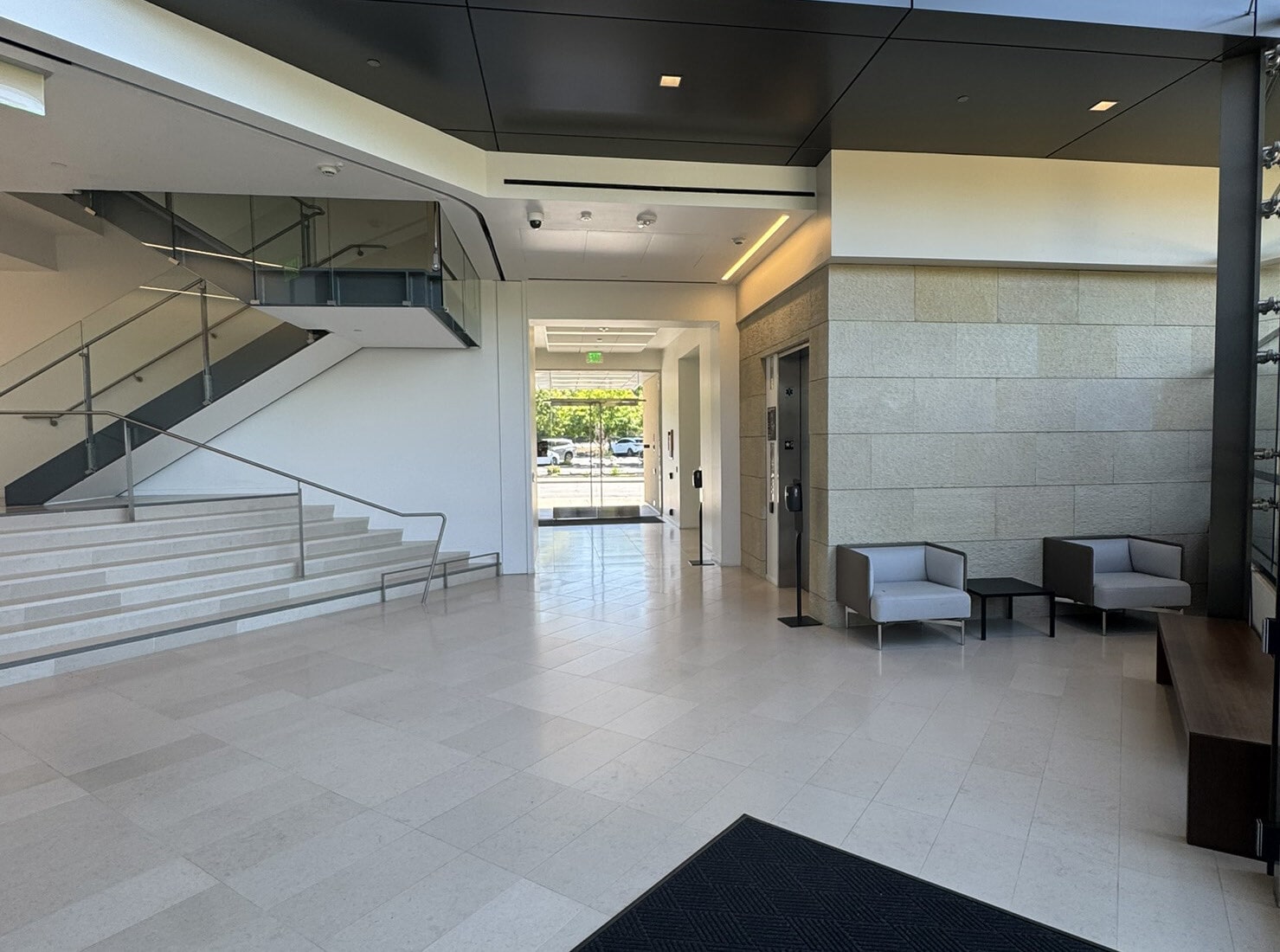 467 1st St, Los Altos, CA à louer Hall d’entrée– Image 1 sur 4