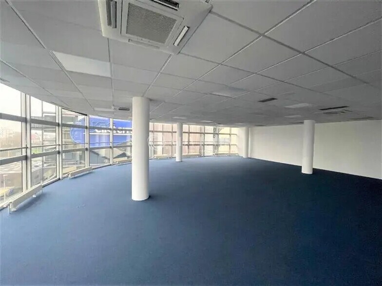 Bureau dans Créteil à louer - Photo de l’immeuble – Image 2 sur 6
