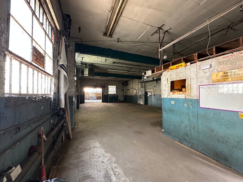 2355-2359 McDonald Ave, Brooklyn, NY à louer - Photo de l’immeuble – Image 3 sur 5
