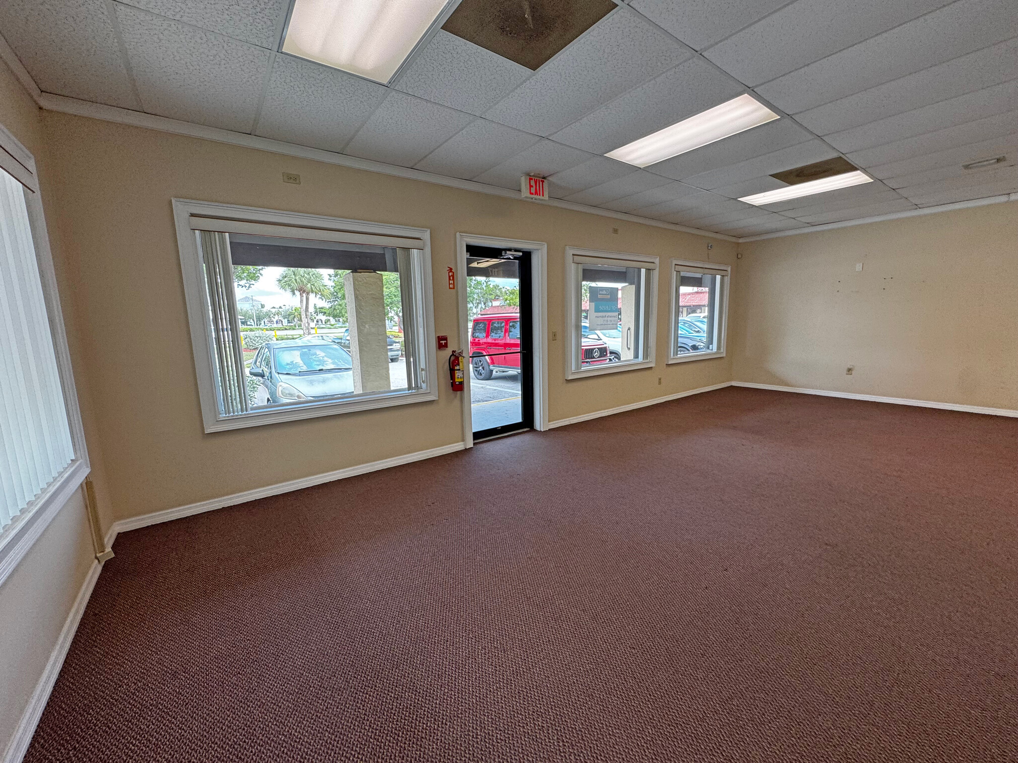 15250 S US 41/ Tamiami Trl, Fort Myers, FL à louer Photo intérieure– Image 1 sur 3