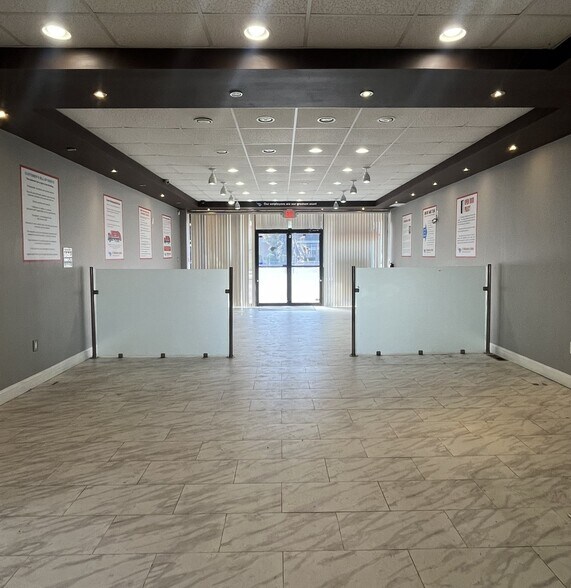 109-133 N York Rd, Willow Grove, PA à louer - Photo intérieure – Image 3 sur 17