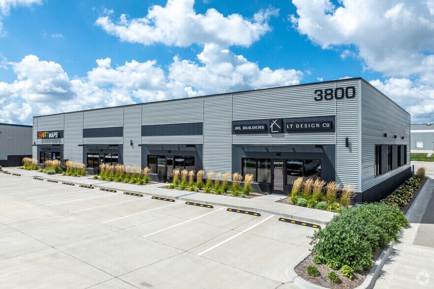 3800 SE Beisser Dr, Grimes, IA à louer - Photo de l’immeuble – Image 1 sur 10