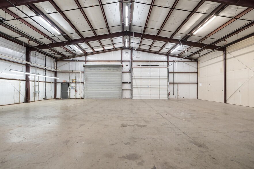 209 S Shady Shores Dr, Lake Dallas, TX à louer - Photo de l’immeuble – Image 3 sur 13