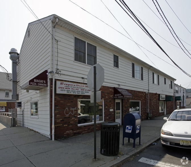 81-85 Berkshire Ave, Paterson, NJ à vendre - Photo principale – Image 1 sur 11