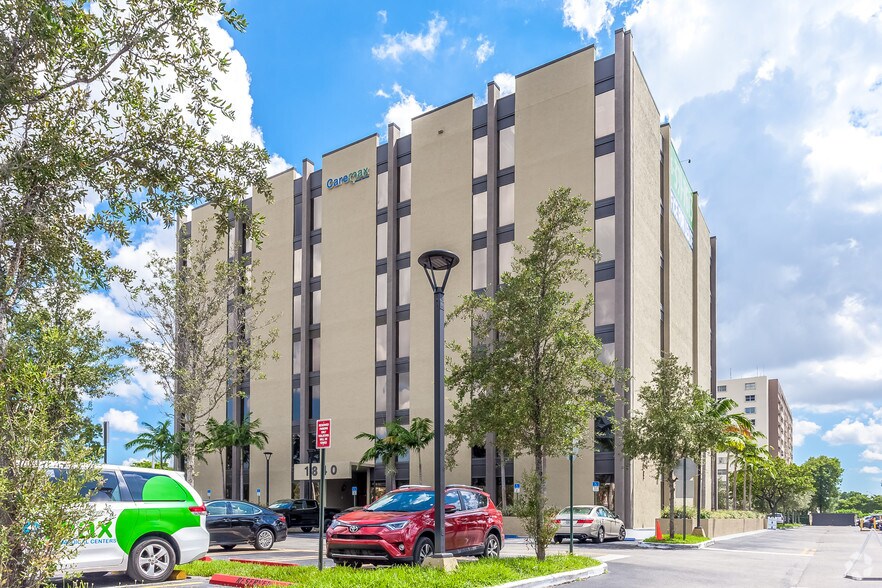 1840 W 49th St, Hialeah, FL à louer - Photo de l’immeuble – Image 2 sur 13