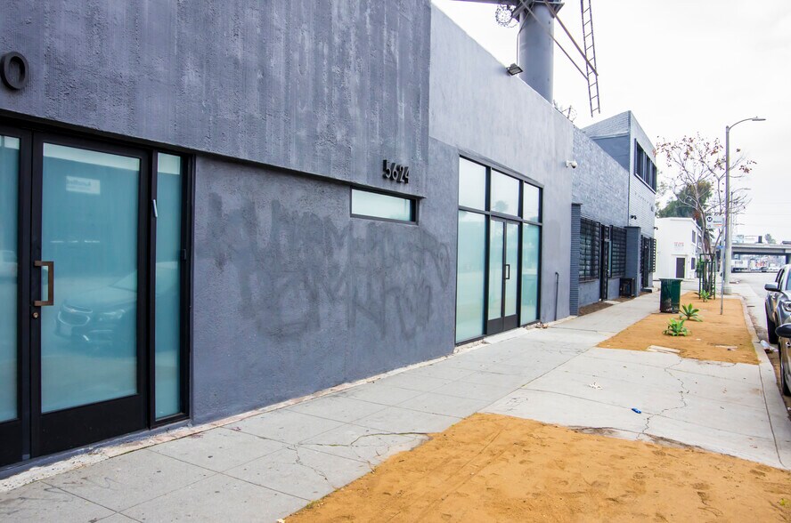 5628 W Washington Blvd, Los Angeles, CA à vendre - Photo de l’immeuble – Image 2 sur 8