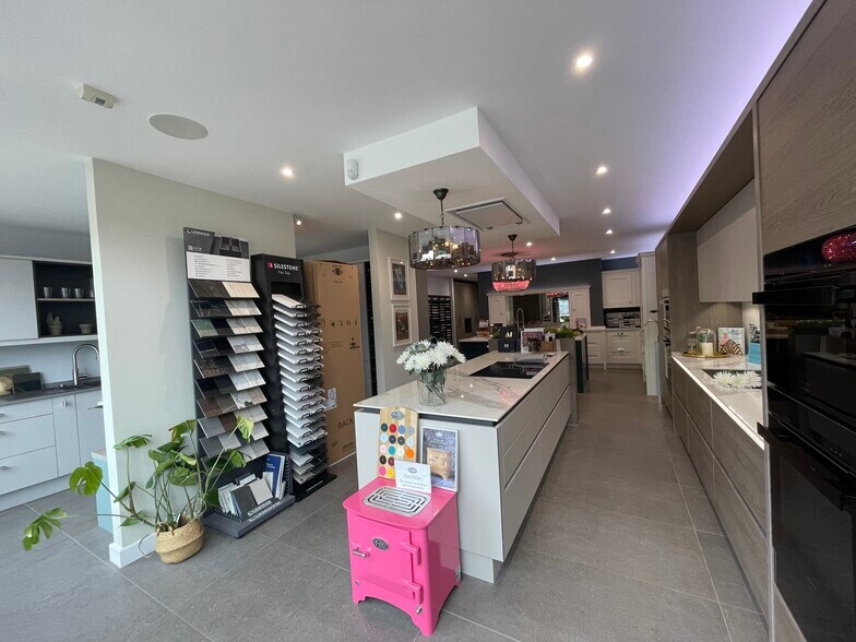68 Woodland Ave, Brentwood à vendre - Photo de l’immeuble – Image 3 sur 9
