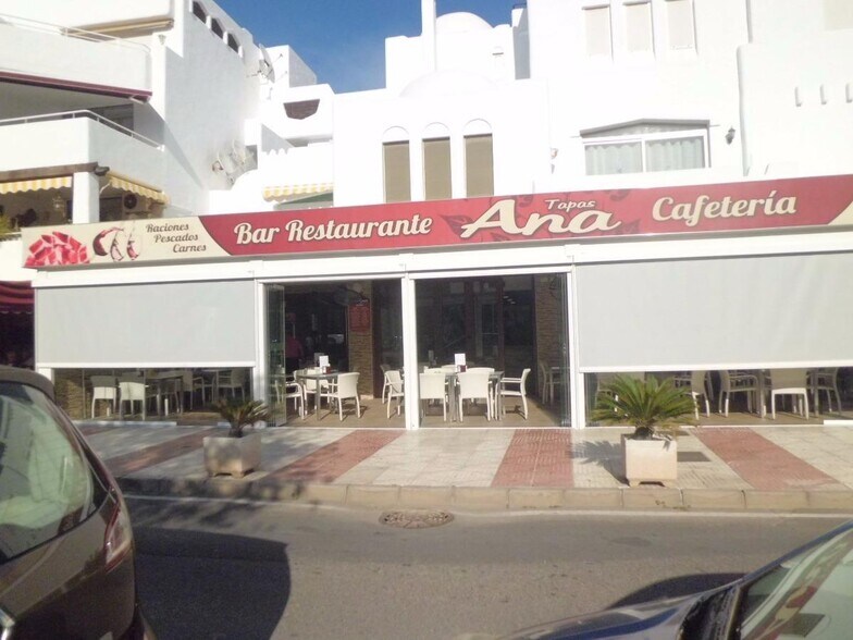 Local commercial dans Roquetas de Mar, Almería à vendre - Photo de l’immeuble – Image 1 sur 17