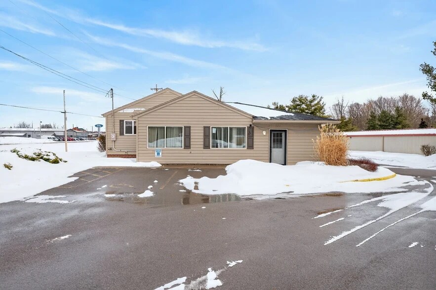 3900 NY-104, Williamson, NY à louer - Photo de l’immeuble – Image 2 sur 9
