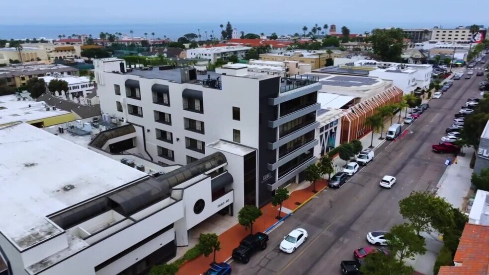 7590 Fay Ave, La Jolla, CA à louer - Vidéo sur l’annonce professionnelle – Image 2 sur 10