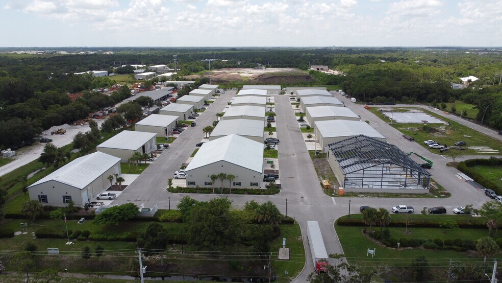 5265 45th St, Vero Beach, FL à louer - Photo de l’immeuble – Image 1 sur 38