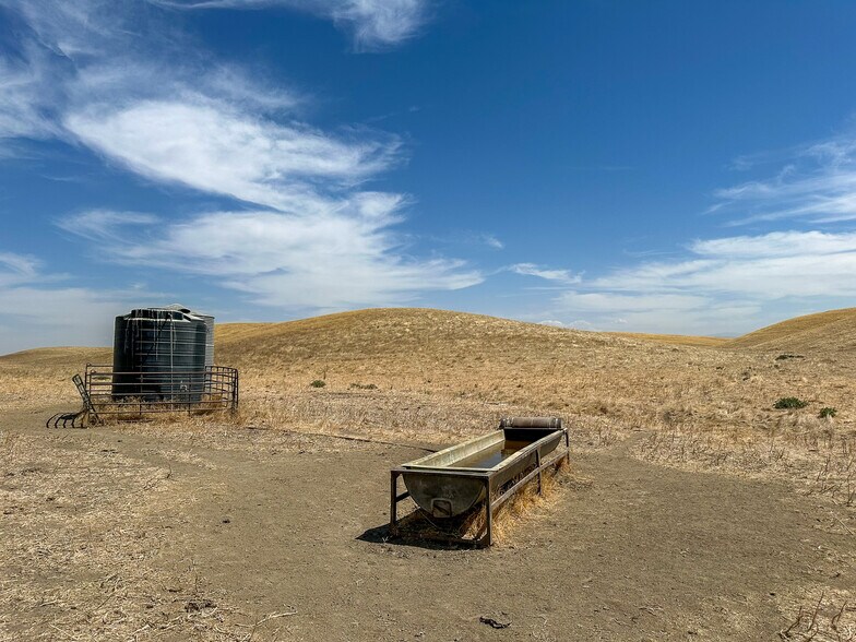 Famoso Road, Bakersfield, CA à vendre - Photo de l’immeuble – Image 3 sur 6