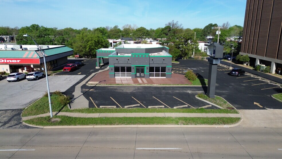5220 S Yale Ave, Tulsa, OK à louer - Photo de l’immeuble – Image 2 sur 6
