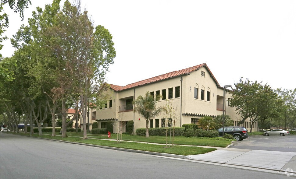 1960 The Alameda, San Jose, CA à louer - Photo de l’immeuble – Image 3 sur 11