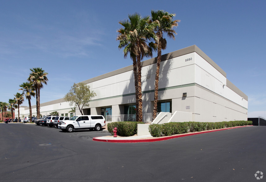 3550 E Post Rd, Las Vegas, NV à louer - Photo principale – Image 1 sur 3