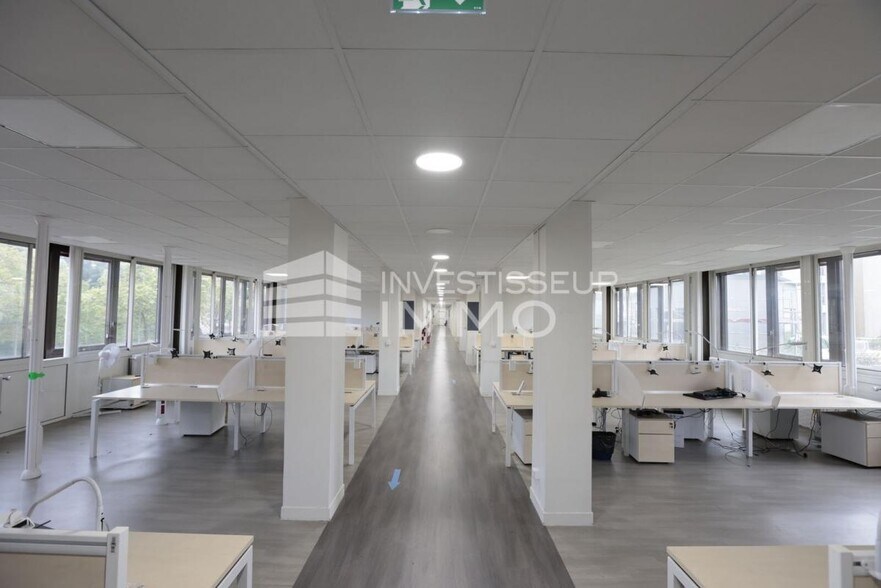 Bureau dans Boissy Saint Leger à louer - Photo de l’immeuble – Image 2 sur 7