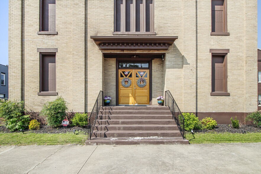 204 Broadway st, Cave City, KY à vendre - Photo de l’immeuble – Image 2 sur 25