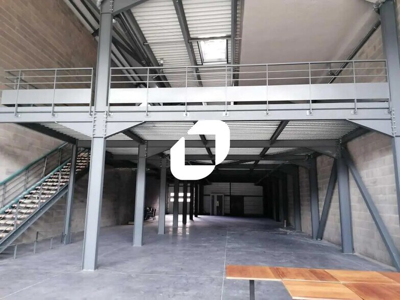 Local commercial dans Vénissieux à louer - Photo de l’immeuble – Image 2 sur 8