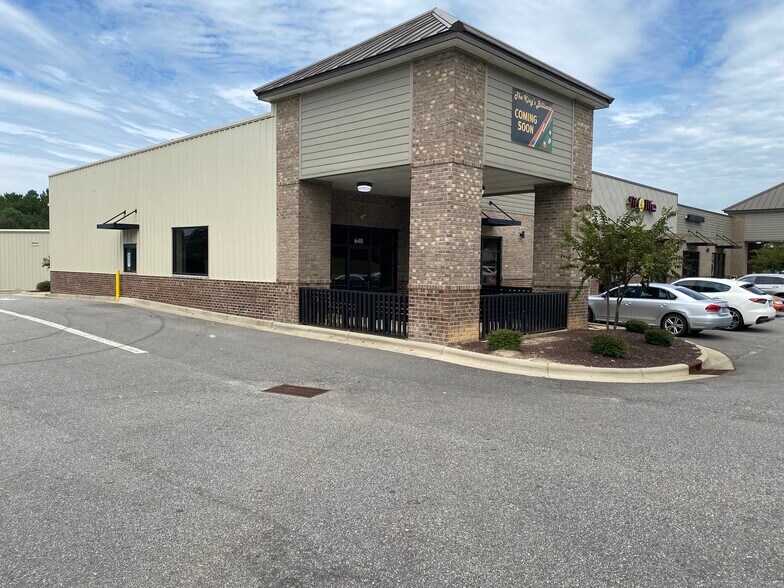 640-668 Shell Dr, Spring Lake, NC à louer - Photo de l’immeuble – Image 3 sur 19