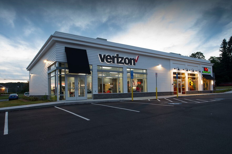 624 W Main St, Norwich, CT à louer - Photo de l’immeuble – Image 3 sur 7