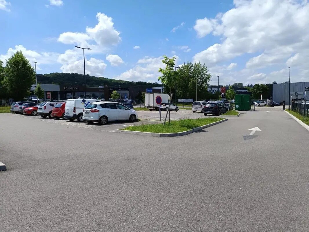 4 Rue Louis Braille, Bourgoin-Jallieu à louer Photo de l’immeuble– Image 1 sur 12