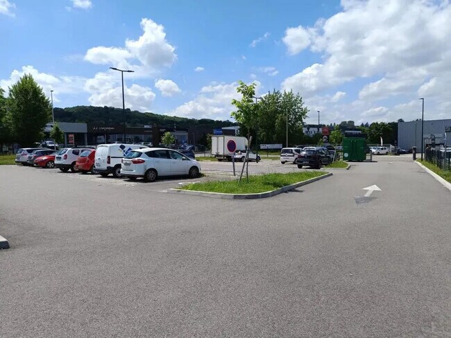 Plus de détails pour 4 Rue Louis Braille, Bourgoin-Jallieu - Bureau à louer