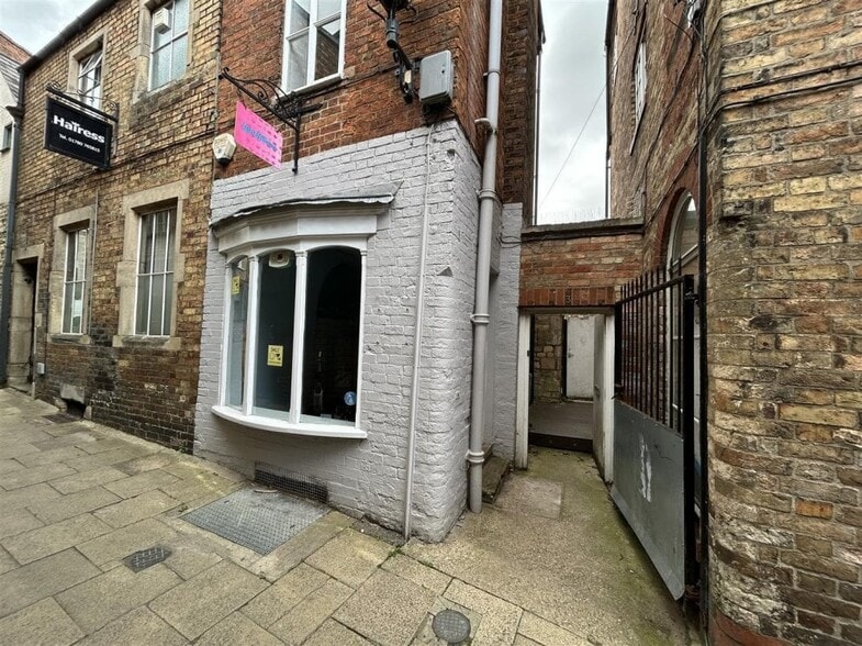 2 Wellington Ln, Stamford à louer - Photo principale – Image 1 sur 2