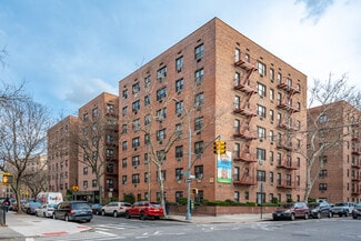 Plus de détails pour 9904 57th Ave, Flushing, NY - Logement à vendre