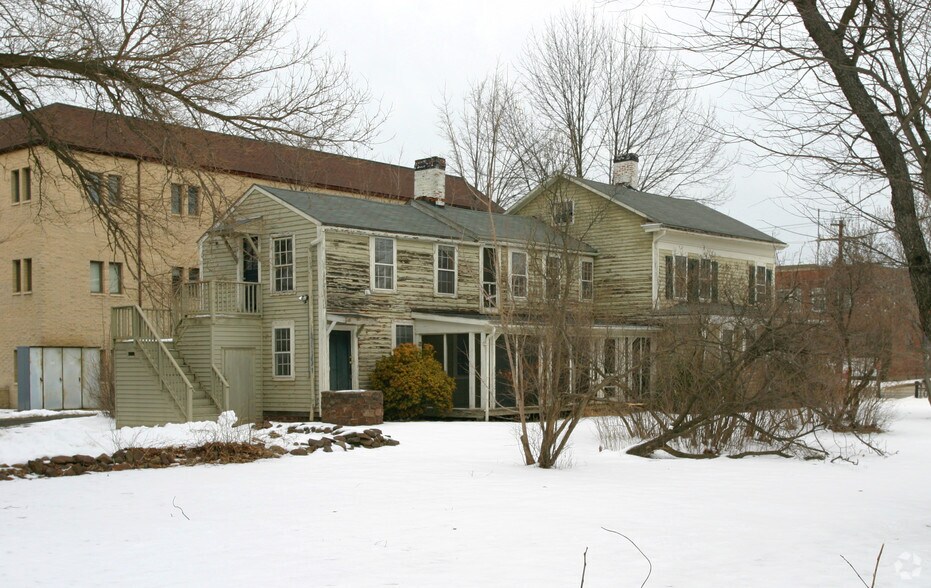59 Whiting St, Plainville, CT à vendre - Photo de l’immeuble – Image 3 sur 4