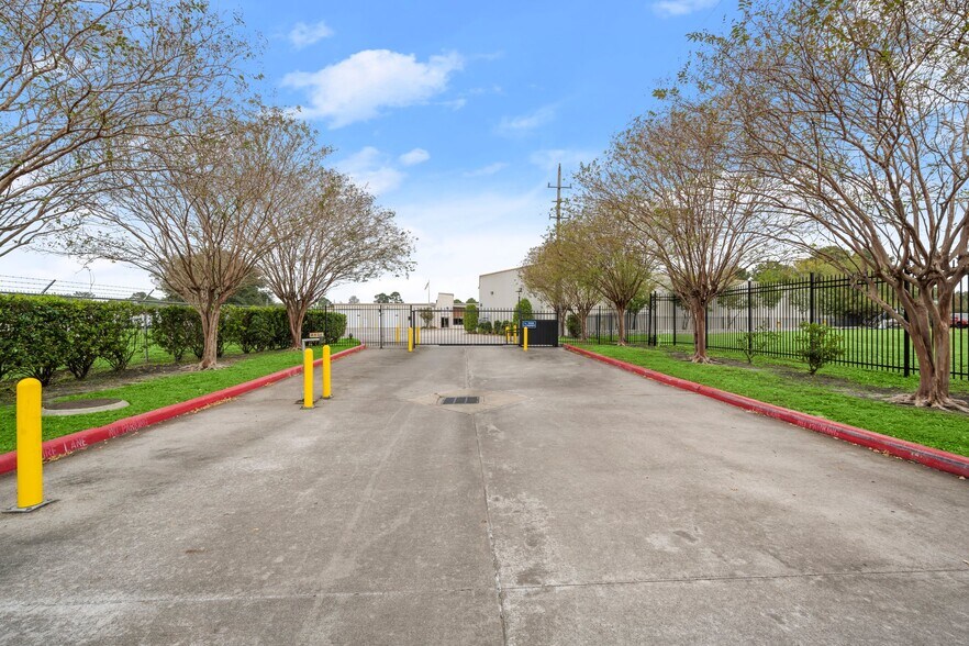 8826 Louetta Rd, Spring, TX à vendre - Photo de l’immeuble – Image 2 sur 8