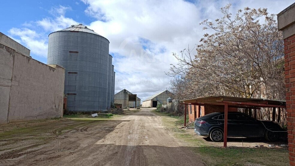Industriel/Logistique dans Quintanar de la Orden, Toledo à vendre - Photo de l’immeuble – Image 2 sur 3