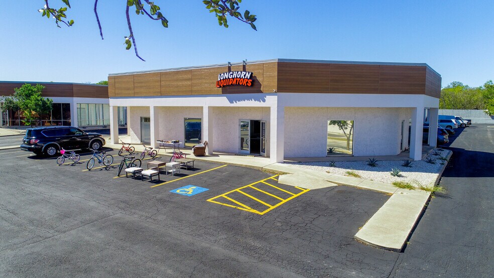 6737 Poss Rd, San Antonio, TX à louer - Photo de l’immeuble – Image 2 sur 7