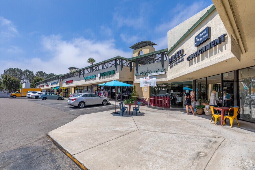 362-398 N El Camino Real, Encinitas, CA à louer - Photo de l’immeuble – Image 2 sur 8