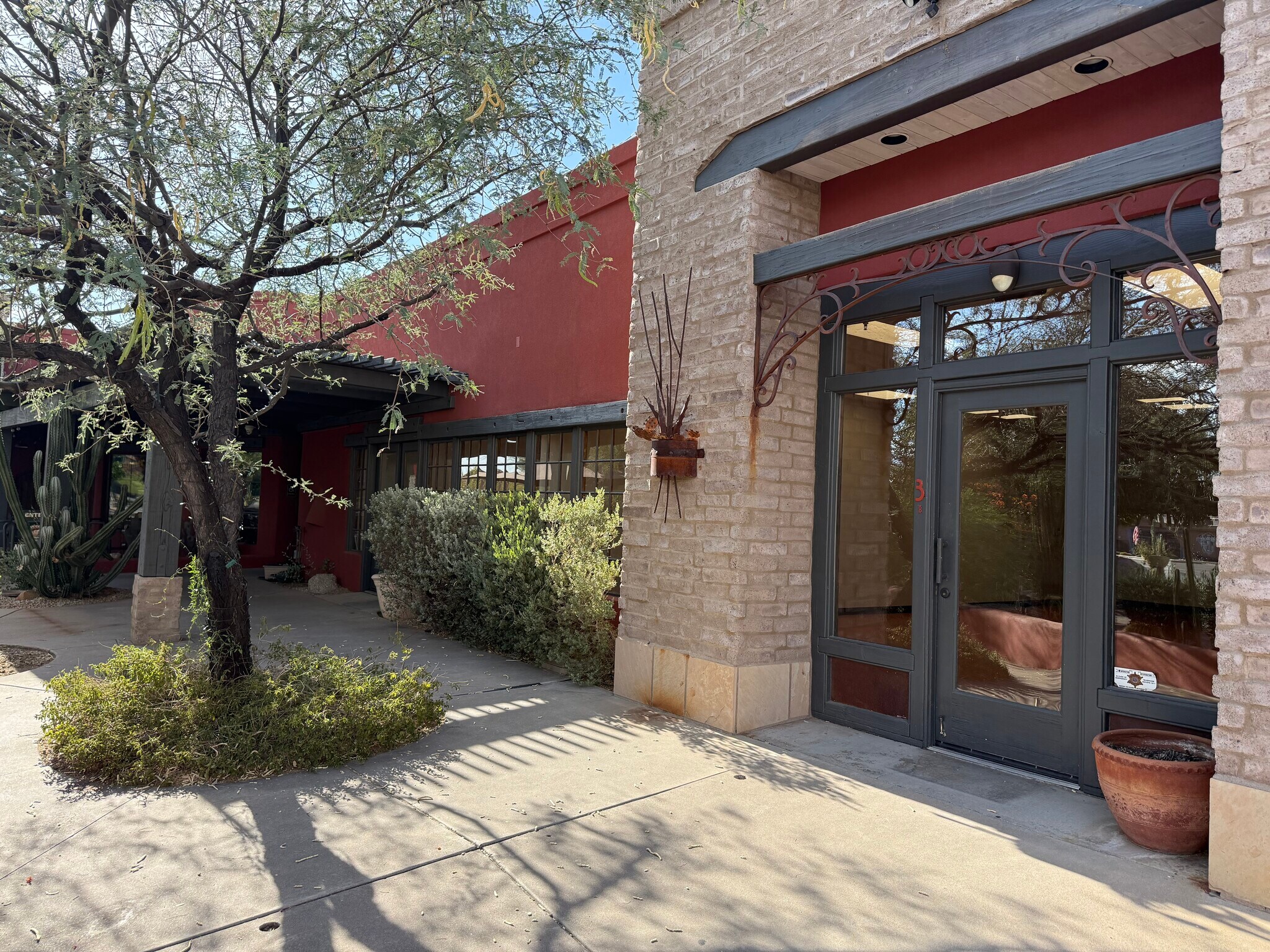 6130-6140 E Cave Creek Rd, Cave Creek, AZ à louer Photo de l’immeuble– Image 1 sur 27