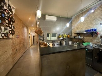 Plus de détails pour Local commercial à louer