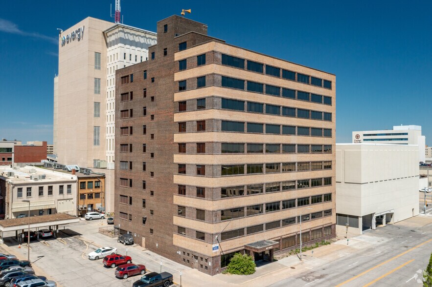 823 SE Quincy St, Topeka, KS à louer - Photo de l’immeuble – Image 1 sur 6