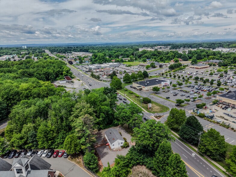 88 Hazard Ave, Enfield, CT à vendre - Photo de l’immeuble – Image 2 sur 30