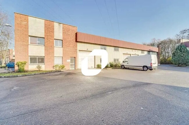 Plus de détails pour 9 Rue Des Cerisiers, Lisses - Bureau, Local d'activités à louer