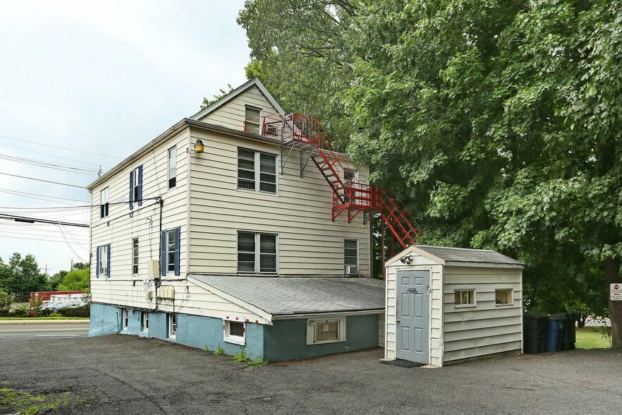 11 Terhune Ave, Lodi, NJ à vendre - Photo de l’immeuble – Image 3 sur 13