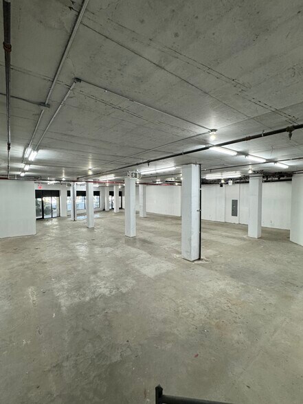 5124 Roosevelt Ave, Woodside, NY à louer - Photo intérieure – Image 2 sur 5