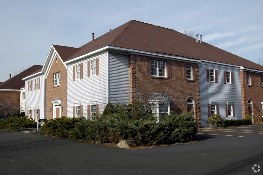 435 New Karner Rd, Colonie, NY à louer - Photo principale – Image 1 sur 12