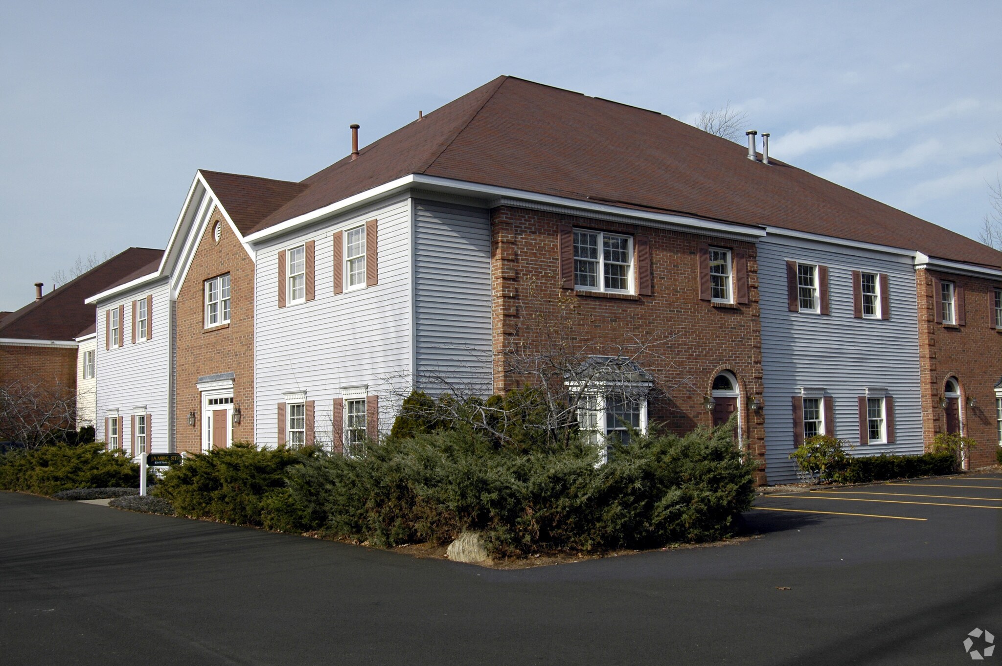 435 New Karner Rd, Colonie, NY à louer Photo principale– Image 1 sur 13
