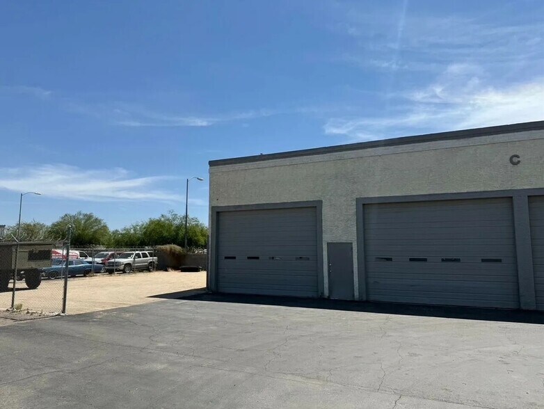 2222 W Deer Valley Rd, Phoenix, AZ à louer - Photo de l’immeuble – Image 2 sur 6