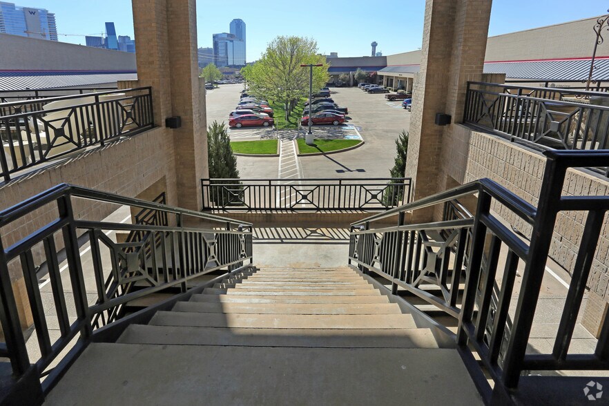 1250 Slocum St, Dallas, TX à louer - Photo de l’immeuble – Image 3 sur 7